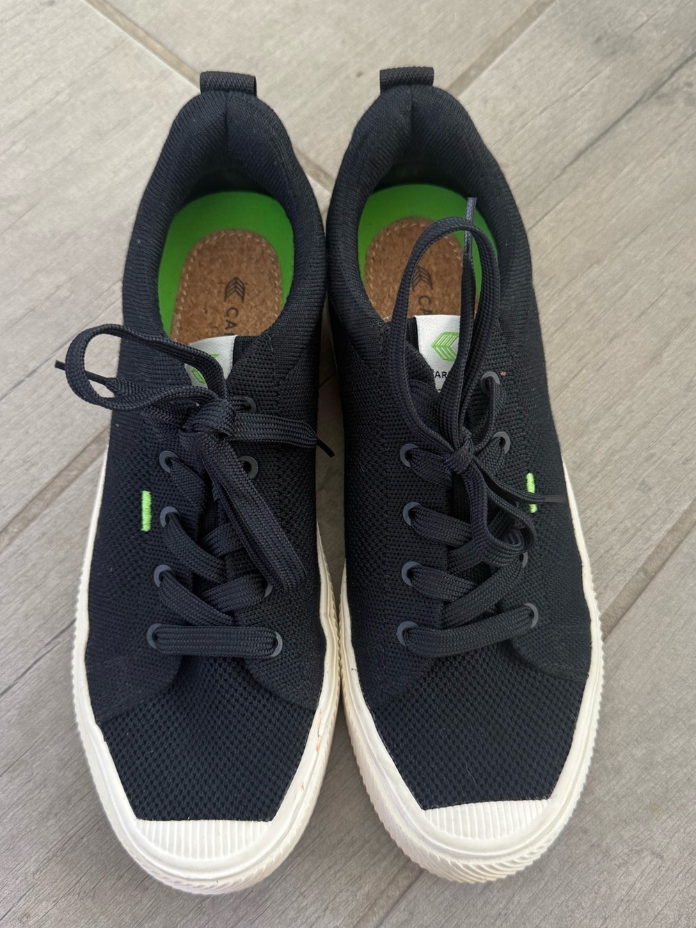 Cariuma Black Canvas Sneakers with Green Insole